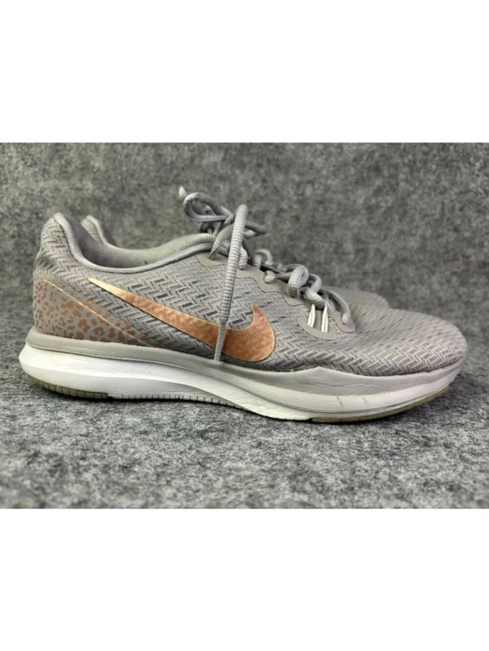 Nike Training Shoes Womens‎ Size 8.5 Gray Chevron Mesh Sneakers 917172-004